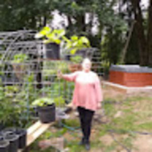 Meet your Posher, Debhora